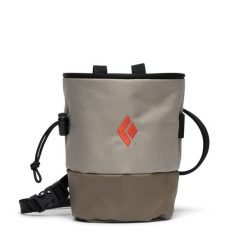 Torba na kredę zapinana na zamek Black Diamond Mojo. Zielone torebki klasyczne damskie Black Diamond, bez wzorów, z polaru, bez dodatków. Za 150.50 zł.