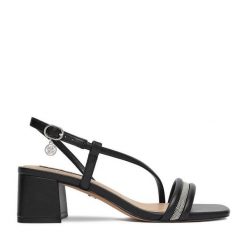 Sandały Nine West. Czarne sandały damskie Nine West, bez wzorów, bez obcasa, na słupku. Za 249.99 zł.