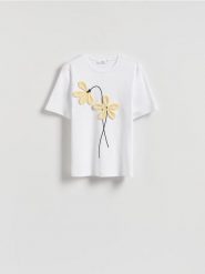 T-shirt z kwiatową aplikacją - złamana biel. T-shirty damskie Reserved, l, z aplikacjami, z bawełny, bez kołnierzyka. Za 79.99 zł.
