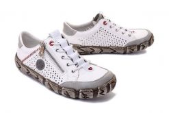RIEKER L0355-80 white, półbuty damskie. Białe półbuty damskie Rieker, w ażurowe wzory, bez obcasa. Za 295.92 zł.