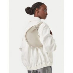 Torebka Calvin Klein. Białe torebki klasyczne damskie CALVIN KLEIN, bez wzorów, bez dodatków. Za 449.99 zł.