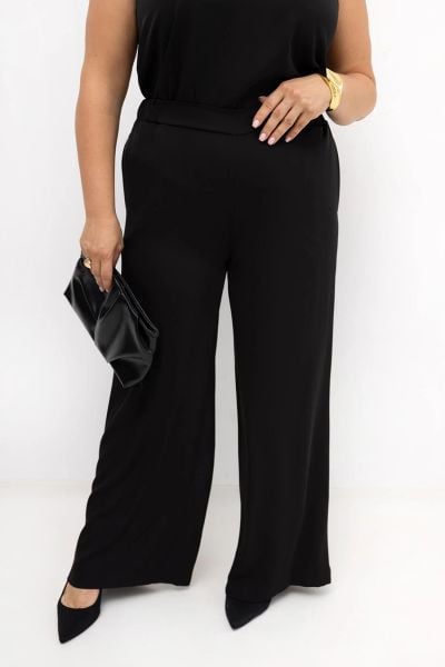 Czarne eleganckie spodnie damskie Elisa z prostą nogawką | PLUS SIZE OVERSIZE LATO. Czarne spodnie materiałowe damskie Moda Size Plus Iwanek, bez wzorów, z elastanu, biznesowe, plus size. Za 239.90 zł.