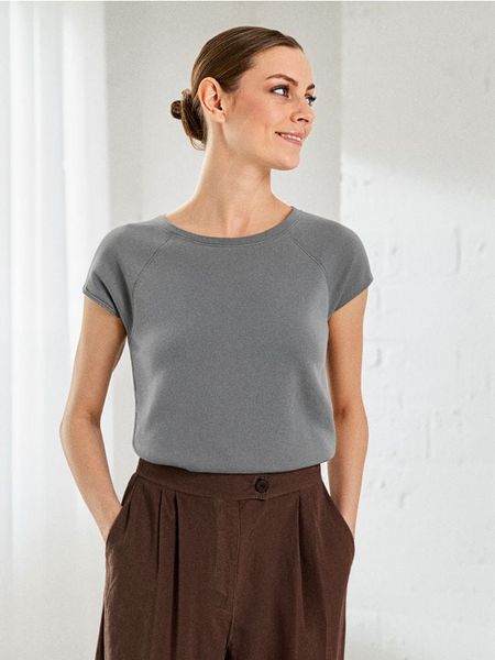 Koszulka z krótkim rękawem - szary. Szare t-shirty damskie Sinsay, l, bez wzorów, bez kołnierzyka. Za 29.99 zł.