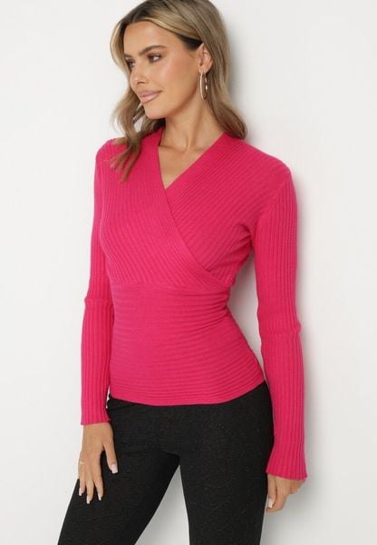 Fuksjowy Dopasowany Sweter w Prążki z Kopertowym Dekoltem Masasani. Czerwone swetry klasyczne damskie Born2be, s, z bawełny, bez kołnierzyka. Za 39.99 zł.