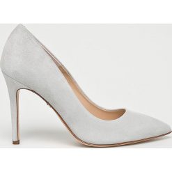 Solo Femme - Szpilki. Szare szpilki Solo Femme, bez wzorów, z materiału, bez obcasa. W wyprzedaży za 239.90 zł.