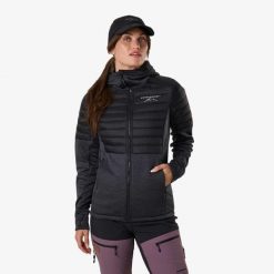 Kurtka outdoor Wędrówki damska Swedemount Lofoten Hybrid Jacket II wodoodporna. Fioletowe kurtki damskie SWEDEMOUNT, l, bez wzorów, z materiału, z kapturem. Za 249.99 zł.