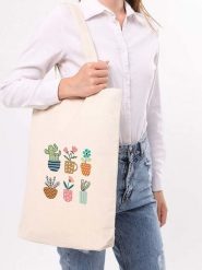 Lucky Bees Torebka w kolorze kremowym - 25 x 40 x 8 cm rozmiar: onesize. Brązowe torebki klasyczne damskie Lucky Bees, bez wzorów, z bawełny, bez dodatków. Za 30.99 zł.