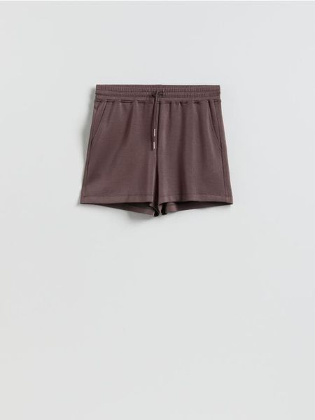 Szorty z wiskozą - brązowy. Brązowe szorty damskie Reserved, bez wzorów, z dzianiny. Za 59.99 zł.