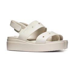 Damskie sandały Crocs Brooklyn 4U 210676-160. Brązowe sandały damskie Crocs, bez wzorów, z materiału, bez obcasa. Za 224.06 zł.