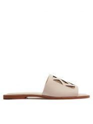DKNY Klapki Jalila K1412783 Écru. Klapki damskie DKNY, bez wzorów, ze skóry, bez obcasa. Za 449.99 zł.