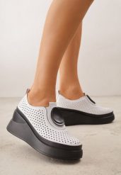 Białe Skórzane Półbuty na Koturnie z Cholewką z Perforacją Vondelle. Białe półbuty damskie Born2be, bez wzorów, ze skóry, bez obcasa, na koturnie. Za 199.99 zł.