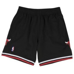 Spodenki nba Chicago Bulls. Czarne szorty męskie Mitchell & Ness, bez wzorów, sportowe. Za 389.00 zł.