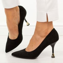 Czarne zamsz Polskie szpilki damskie Suzana 2201. Czarne szpilki Suzana, bez wzorów, z zamszu, bez obcasa. Za 249.00 zł.