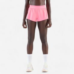 Spodenki do biegania damskie Kiprun Run 900 Light. Czerwone szorty damskie KIPRUN, bez wzorów, z materiału, sportowe. Za 119.99 zł.