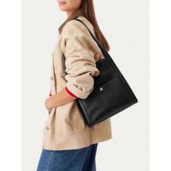 Torebka Beverly Hills Polo Club. Czarne torebki klasyczne damskie Beverly Hills Polo Club, bez wzorów, bez dodatków. Za 199.99 zł.