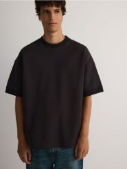 T-shirt boxy - ciemnoszary. Szare t-shirty męskie Reserved, l, bez wzorów, z bawełny, bez kołnierzyka. W wyprzedaży za 39.99 zł.