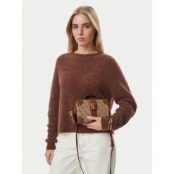 Torebka Guess. Brązowe torebki klasyczne damskie Guess, z aplikacjami, bez dodatków. Za 344.99 zł.