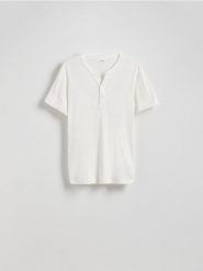 T-shirt henley slim fit - złamana biel. T-shirty męskie Reserved, l, bez wzorów, z bawełny, bez kołnierzyka. W wyprzedaży za 49.99 zł.
