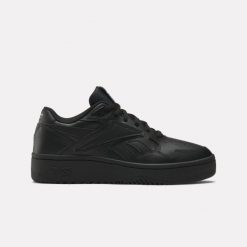 Sneakersy młodzieżowe Reebok ATR Chill buty sportowe juniorskie czarne. Czarna buty trekkingowe męskie Reebok, bez zapięcia, trekkingowe. Za 200.85 zł.