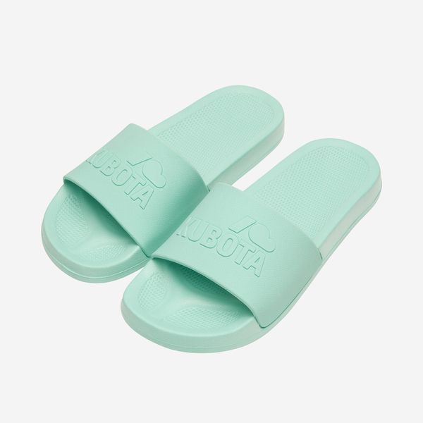 Miętowe klapki Kubota Basic. Zielone klapki damskie Kubota, bez wzorów, z materiału, bez obcasa. W wyprzedaży za 49.99 zł.