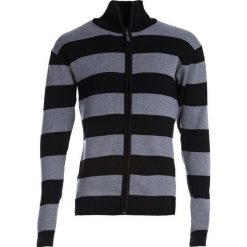Czarny Sweter Mildmay. Czarne swetry męskie Born2be, na jesień, l, bez wzorów, bez kołnierzyka. Za 59.99 zł.