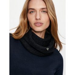 Komin Guess. Czarne szaliki i kominy damskie Guess, z aplikacjami. Za 269.99 zł.