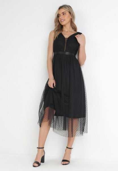 Czarna Rozkloszowana Sukienka Tiulowa z Koronką Celila. Czarne sukienki damskie Born2be, na imprezę, s, z aplikacjami, z koronki, eleganckie, bez kołnierzyka, bez ramiączek, rozkloszowane. Za 159.99 zł.