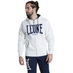 Męska zapinana na zamek bluza z kapturem Leone 1947 Apparel. Białe bluzy sportowe męskie LEONE 1947 APPAREL, bez wzorów, z tkaniny, sportowe, bez kołnierzyka, bez ramiączek. W wyprzedaży za 154.80 zł.
