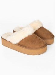 ISLAND BOOT Kapcie "Emesta" w kolorze jasnobrązowym rozmiar: 36. Brązowe kapcie damskie Island Boot. Za 139.54 zł.