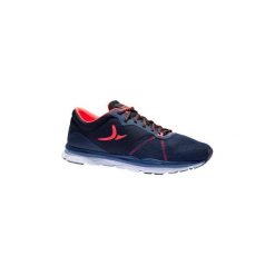 Buty fitness kardio 500 damskie. Czerwone obuwie treningowe damskie DOMYOS, na fitness i siłownię. W wyprzedaży za 74.99 zł.