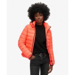 Kurtka pikowana z kapturem klasyczna. Brązowe kurtki damskie Superdry., bez wzorów, z kapturem. Za 435.95 zł.