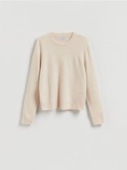 Sweter z wełną i dodatkiem kaszmiru - beżowy. Brązowe swetry klasyczne damskie Reserved, l, z kaszmiru, bez kołnierzyka. Za 299.99 zł.
