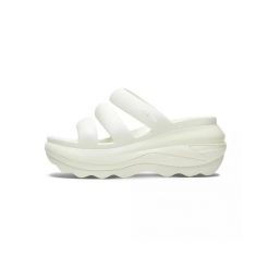 Klapki damskie Crocs Mega Crush Triple Strap. Białe klapki damskie Crocs, bez wzorów, z materiału, bez obcasa. Za 395.00 zł.