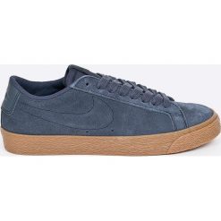 Nike Sportswear - Buty SB Zoom Blazer Low. Niebieskie buty sportowe na co dzień męskie Nike Sportswear, z gumy, bez zapięcia. W wyprzedaży za 199.90 zł.