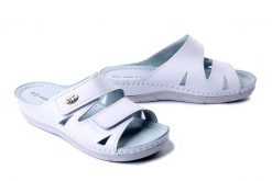 MARCO TOZZI 2-27512-42 113 white nappa, klapki damskie. Białe klapki damskie Marco Tozzi, bez wzorów, ze skóry, bez obcasa, na koturnie. Za 125.93 zł.