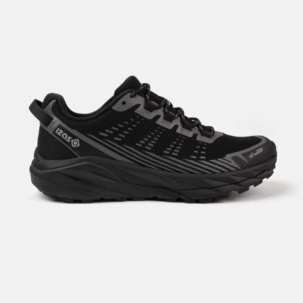 Buty wielofunkcyjne UDINE – oddychające, amortyzowane i zapewniające maksymalną. Czarne buty trekkingowe męskie IZAS, z materiału, bez zapięcia, na fitness i siłownię. Za 313.00 zł.