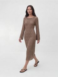 Ażurowa sukienka maxi - brązowy. Brązowe sukienki damskie Reserved, na co dzień, l, w ażurowe wzory, z dzianiny, bez kołnierzyka, bez ramiączek, maxi, proste. Za 139.99 zł.