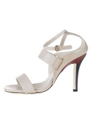 Tommy Hilfiger Shoes Skórzane sandały w kolorze białym na obcasie rozmiar: 39. Białe sandały damskie Tommy Hilfiger Shoes, bez wzorów, bez obcasa, na koturnie. Za 717.99 zł.