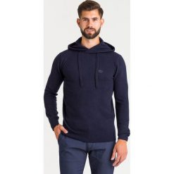 SWETER Emporio Armani Z KASZMIREM. Niebieskie swetry męskie Emporio Armani, l, z aplikacjami, z kaszmiru, bez kołnierzyka. Za 1,559.00 zł.