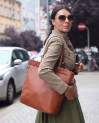 Torebka shopperka premium z miękkiej skóry cielęcej MARCO MAZZINI brązowa camel. Brązowe shopper bag damskie bez wzorów, ze skóry, bez dodatków. Za 735.99 zł.