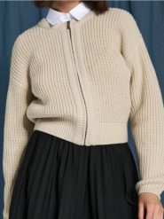 Sweter z suwakiem - beżowy. Brązowe swetry klasyczne damskie Sinsay, l, bez kołnierzyka. Za 59.99 zł.