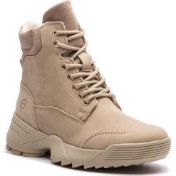 Trapery TAMARIS - 1-25710-31 Beige 400. Brązowe trapery damskie Tamaris, z futra, bez obcasa. W wyprzedaży za 259.00 zł.
