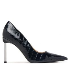 Szpilki Guess. Czarne szpilki Guess, z aplikacjami, bez obcasa. Za 674.99 zł.