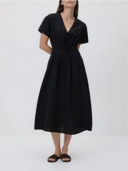 Sukienka midi z lyocellem - czarny. Czarne sukienki damskie Reserved, na co dzień, l, bez wzorów, z lyocellu, bez kołnierzyka, bez ramiączek, midi, proste. Za 199.99 zł.