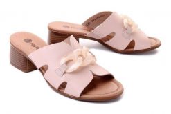 RIEKER REMONTE R8768-31 rosa, klapki damskie. Czerwone klapki damskie Rieker Remonte, w ażurowe wzory, bez obcasa, na obcasie. Za 216.93 zł.