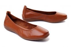 JOSEF SEIBEL 74801 133 240 FENJA 01 camel, baleriny/czółenka damskie. Brązowe baleriny damskie Josef Seibel, bez wzorów, ze skóry, bez obcasa. Za 339.90 zł.