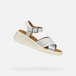 Sandały GEOX D MELICONIA Biały. Białe sandały damskie Geox, bez wzorów, z syntetyku, bez obcasa. Za 332.99 zł.