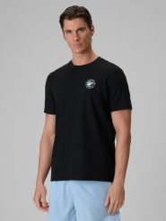 4F T-shirt regular z nadrukiem męski - czarny S. Czarne t-shirty męskie 4f, m, bez wzorów, z bawełny, bez kołnierzyka. W wyprzedaży za 59.99 zł.