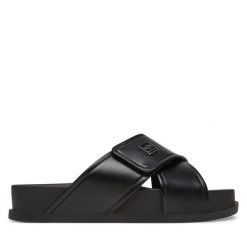Klapki Armani Exchange. Czarne klapki damskie Armani Exchange, bez wzorów, bez obcasa. Za 609.99 zł.