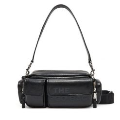 Torebka Marc Jacobs. Czarne torebki klasyczne damskie MARC JACOBS, bez wzorów, bez dodatków. Za 1,529.00 zł.